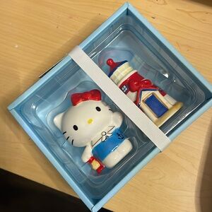 Hello kitty salt and pepper shaker